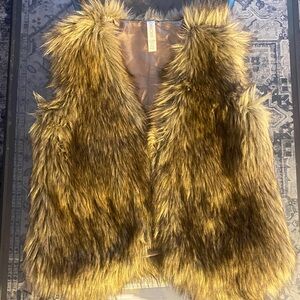 Cherokee Faux Fur Vest. Size 16/18
